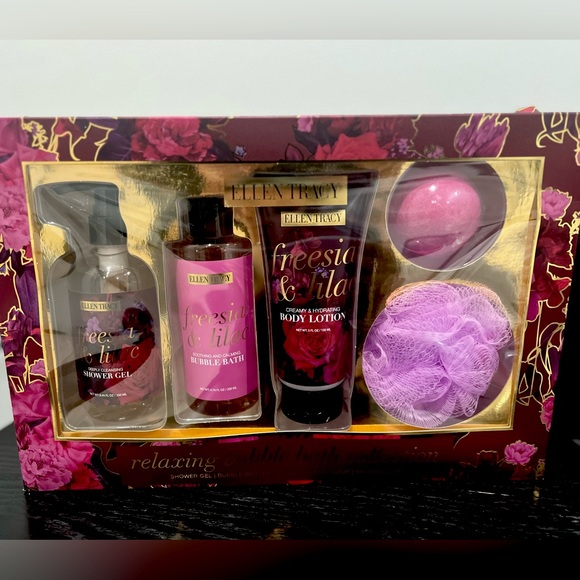 Ellen Tracy Other - New!! Ellen Tracy relaxing bubble bath collection
